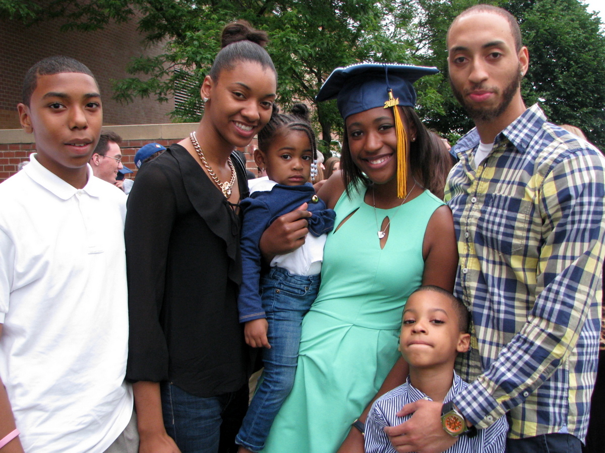 Grad_DeannaFamily_062014.jpg